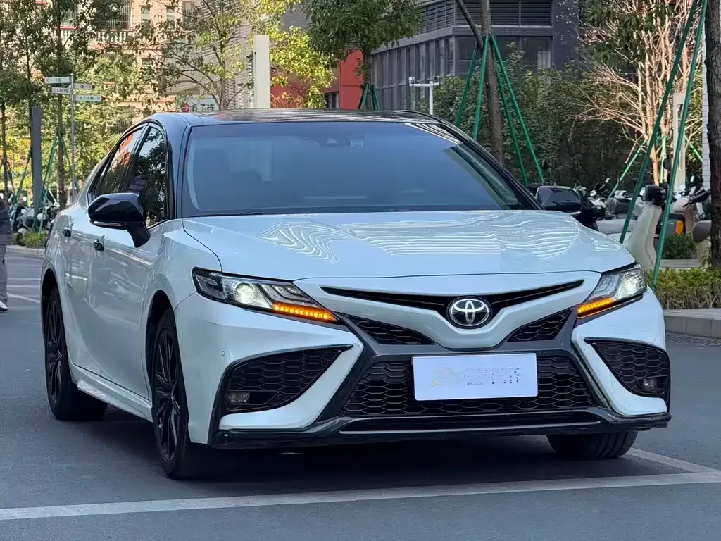 Toyota Camry — фото 7