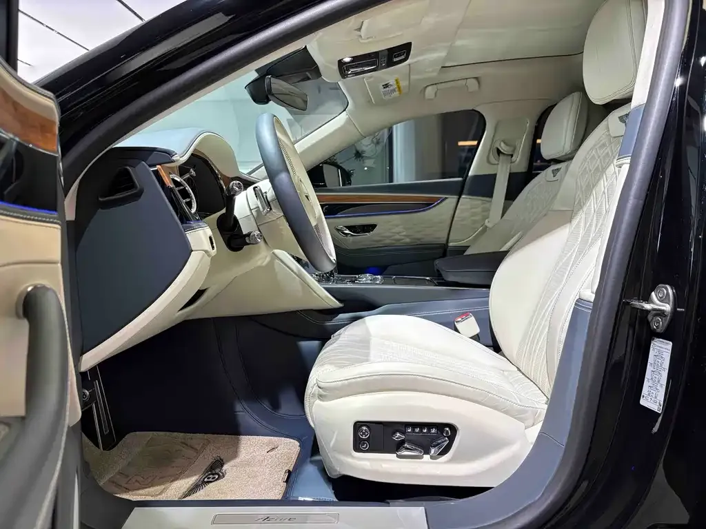 Bentley Flying Spur — фото 6
