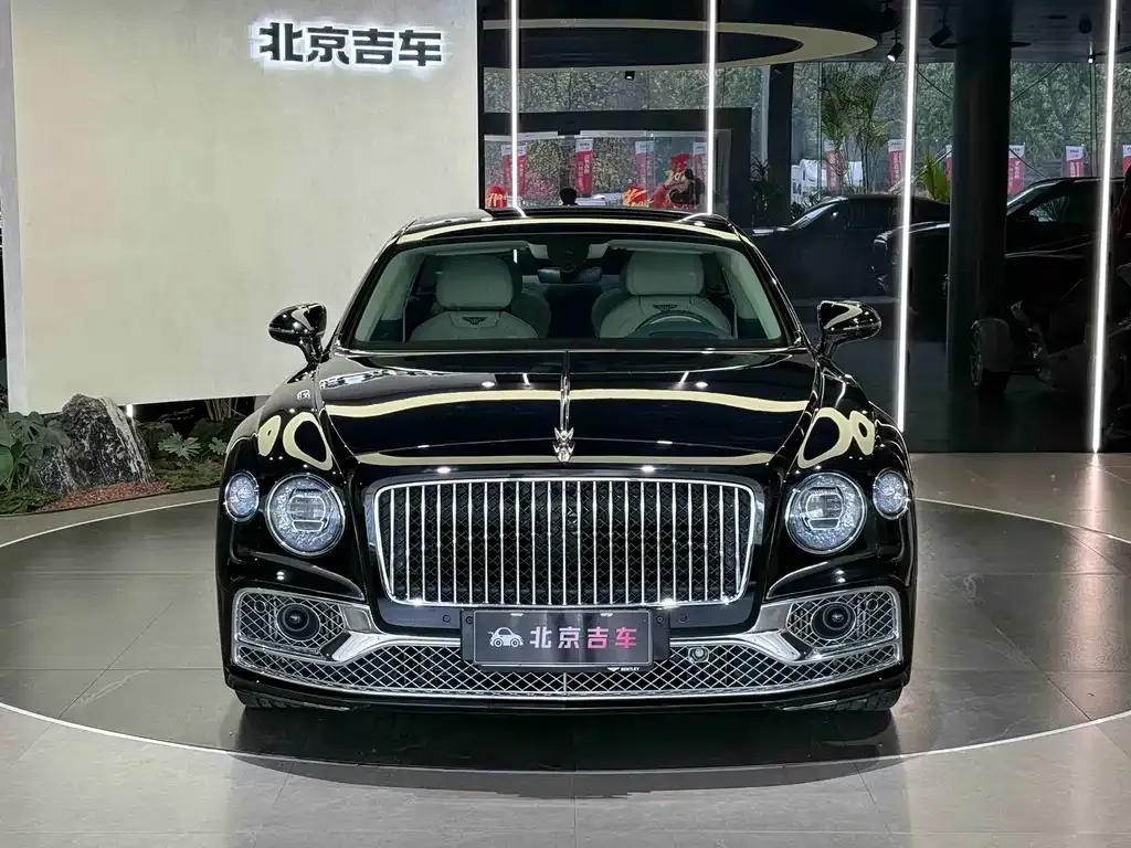Bentley Flying Spur — фото 10