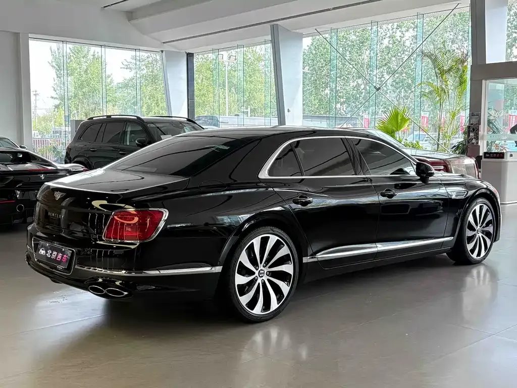 Bentley Flying Spur — фото 8