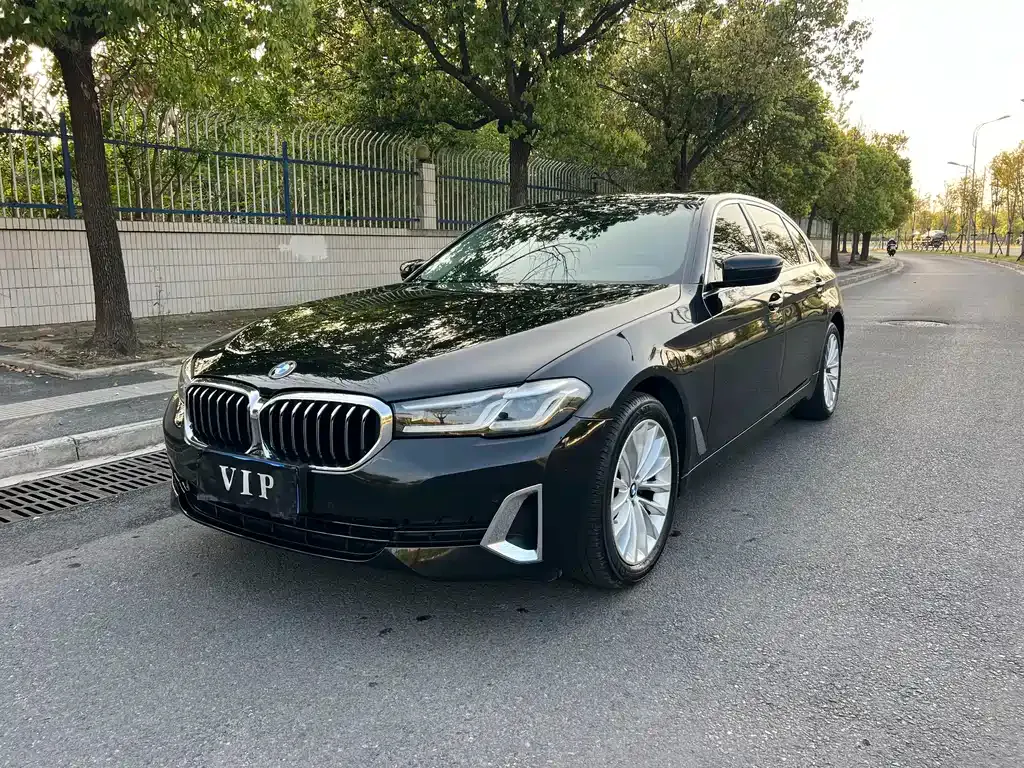 BMW 5 Series — фото 1