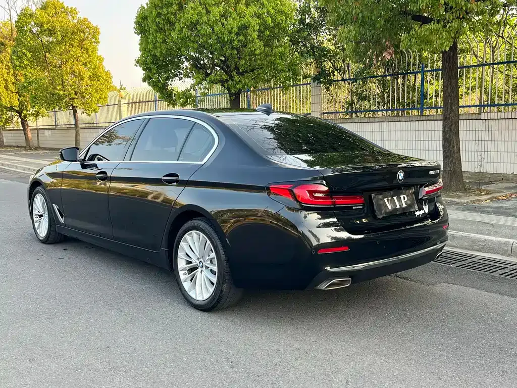 BMW 5 Series — фото 9