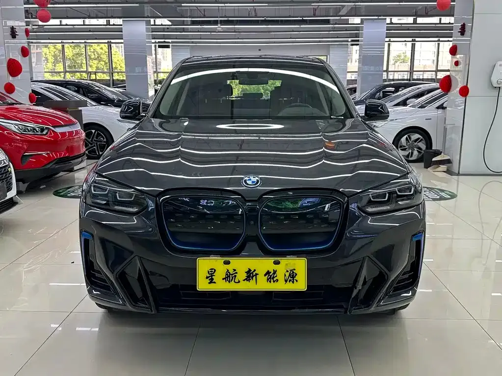 BMW iX3 — фото 1