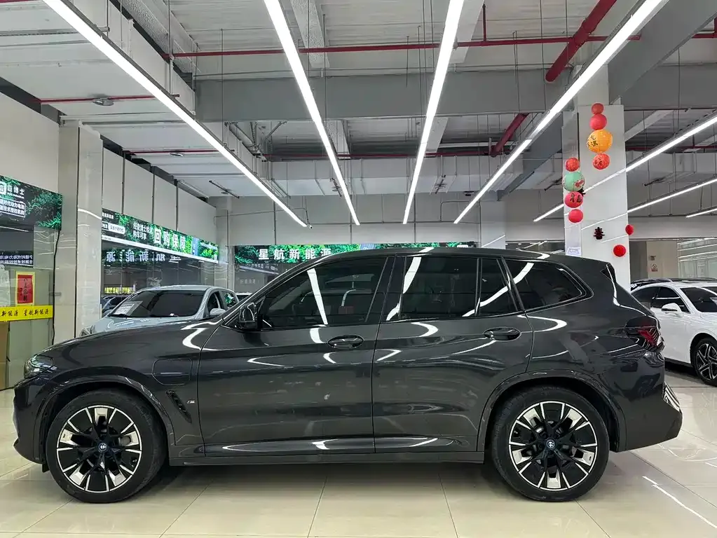 BMW iX3 — фото 2