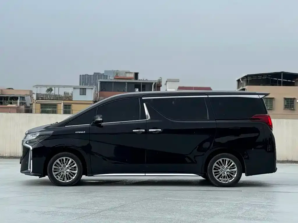 Toyota Alphard — фото 3