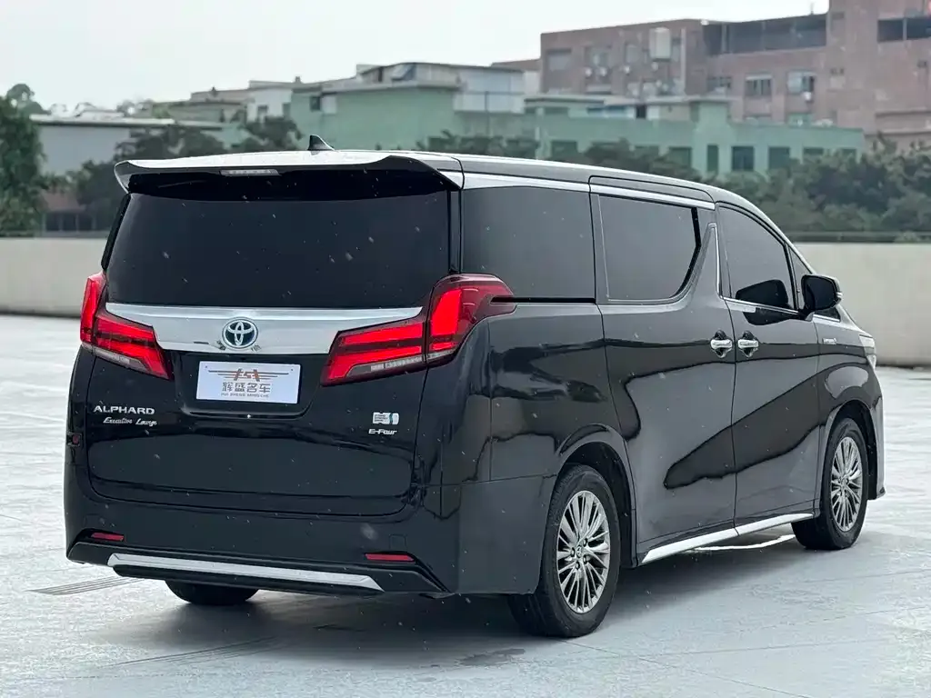 Toyota Alphard — фото 5
