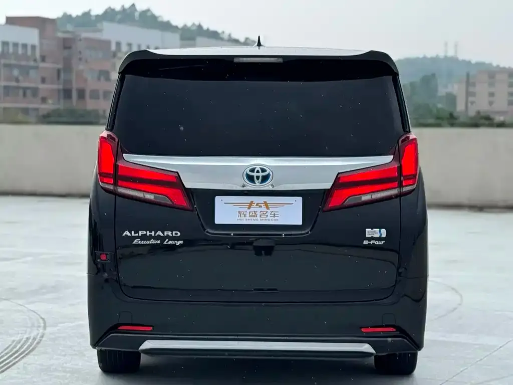 Toyota Alphard — фото 2