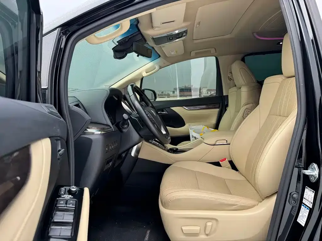 Toyota Alphard — фото 9