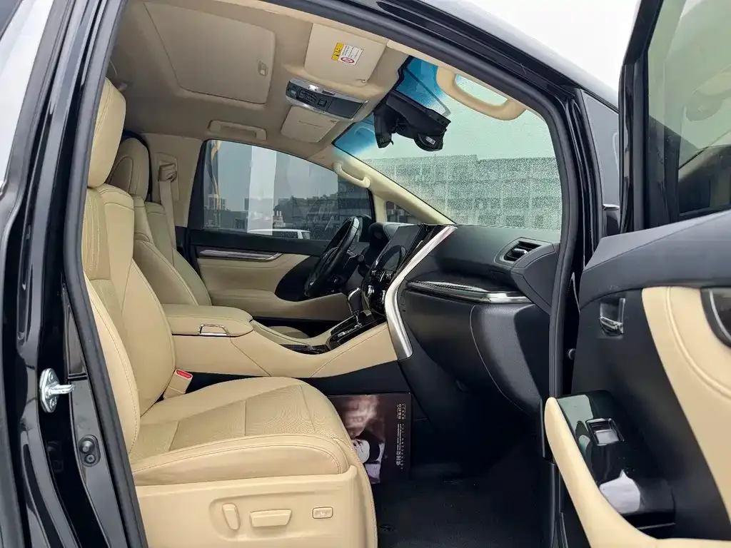 Toyota Alphard — фото 6