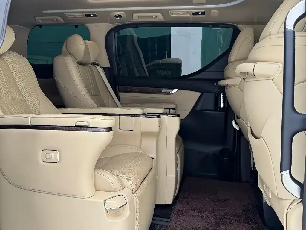 Toyota Alphard — фото 8