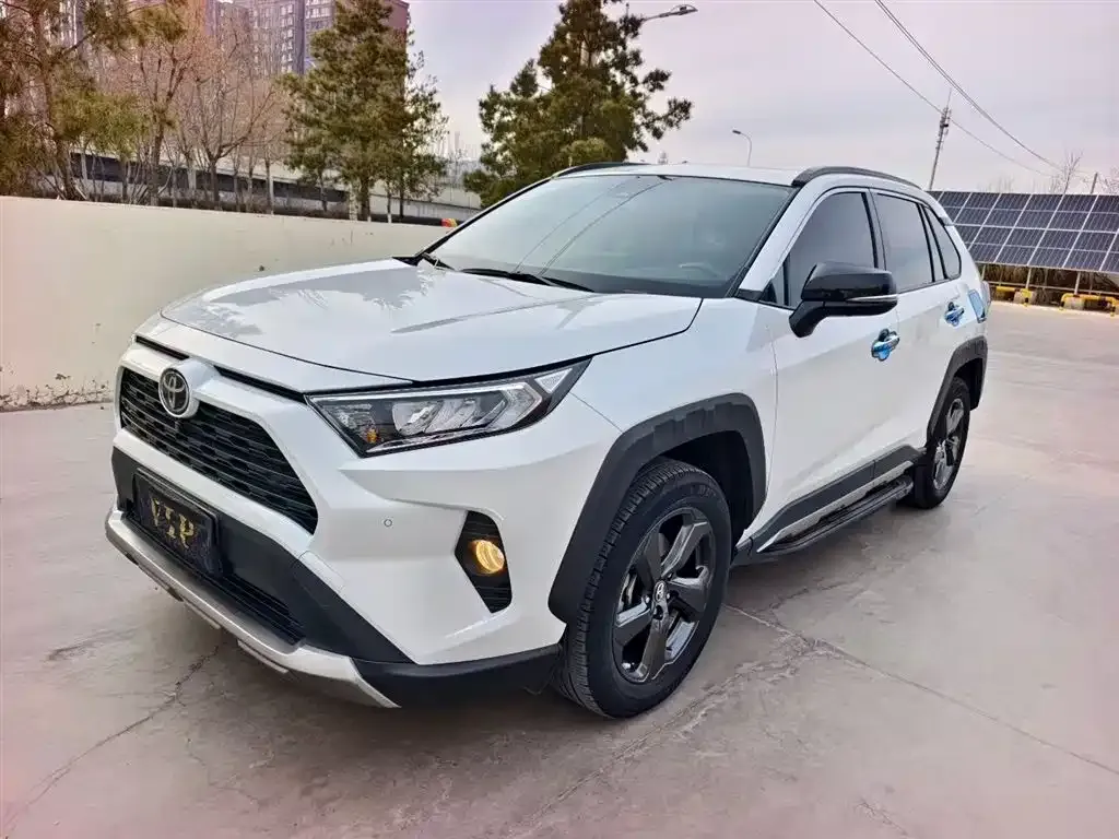 Toyota RAV4 — фото 9