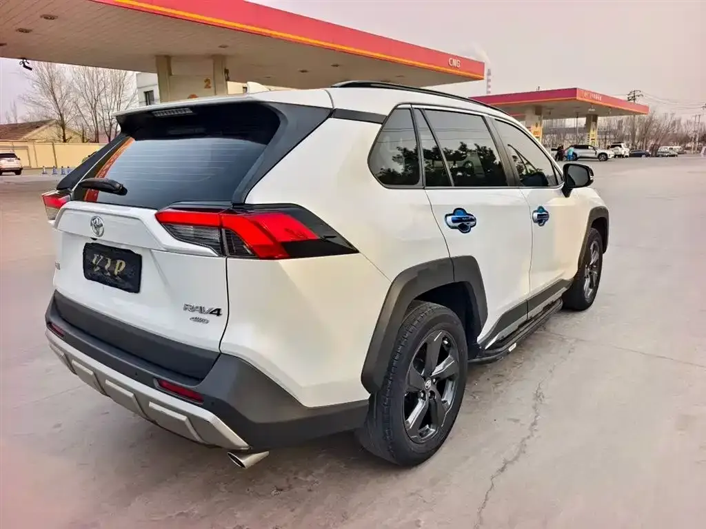 Toyota RAV4 — фото 4
