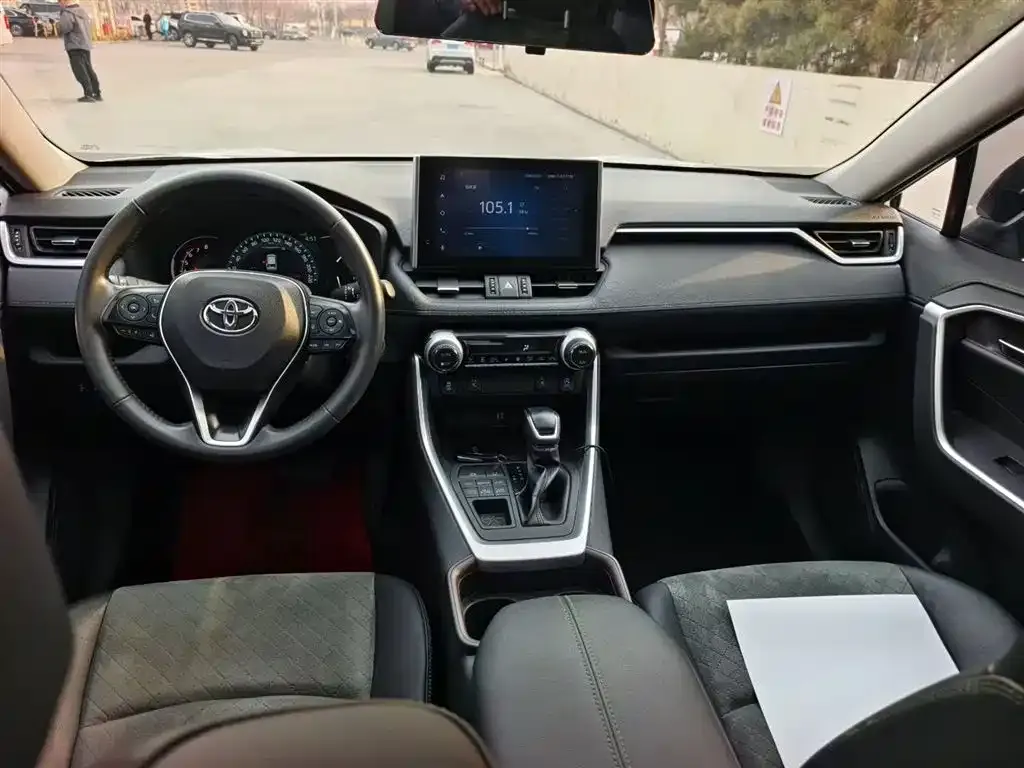Toyota RAV4 — фото 2