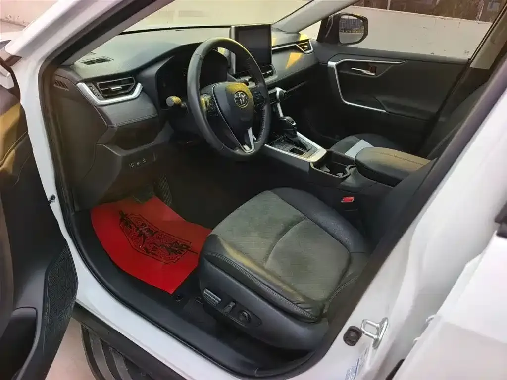 Toyota RAV4 — фото 3