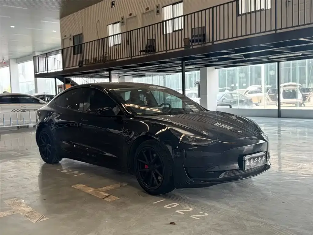 Tesla Model 3 — фото 9