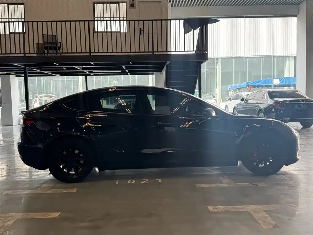 Tesla Model 3 — фото 4