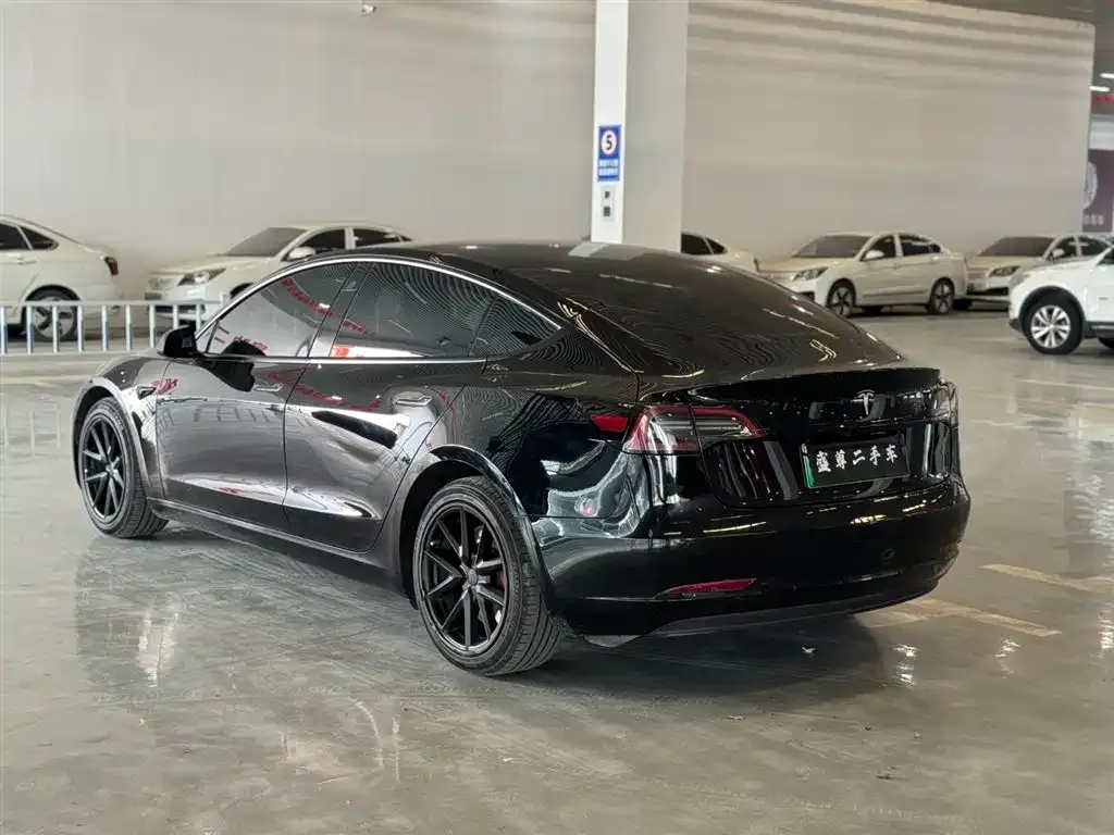 Tesla Model 3 — фото 5