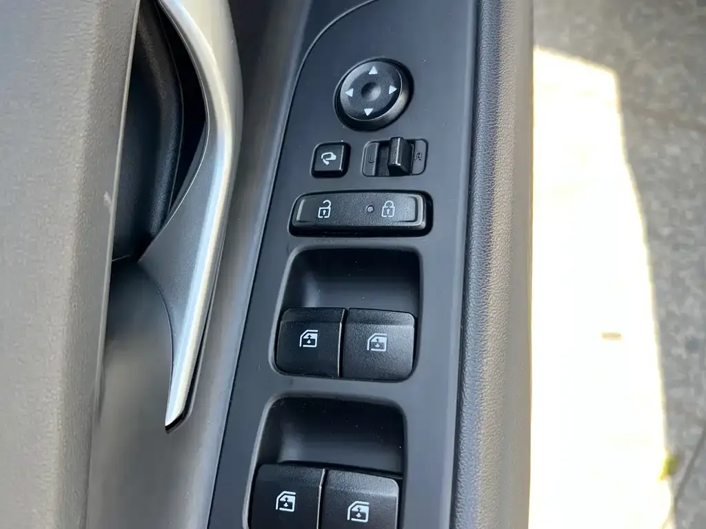Hyundai Elantra — фото 3