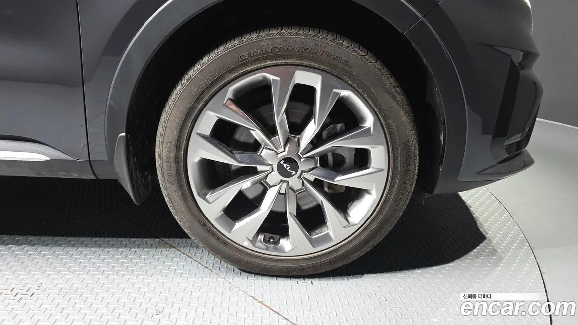 Kia Sorento — фото 10