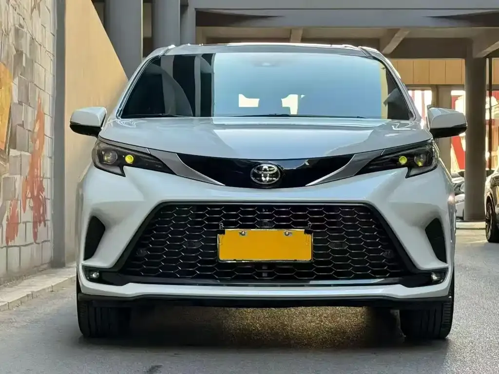 Toyota Granvia — фото 2