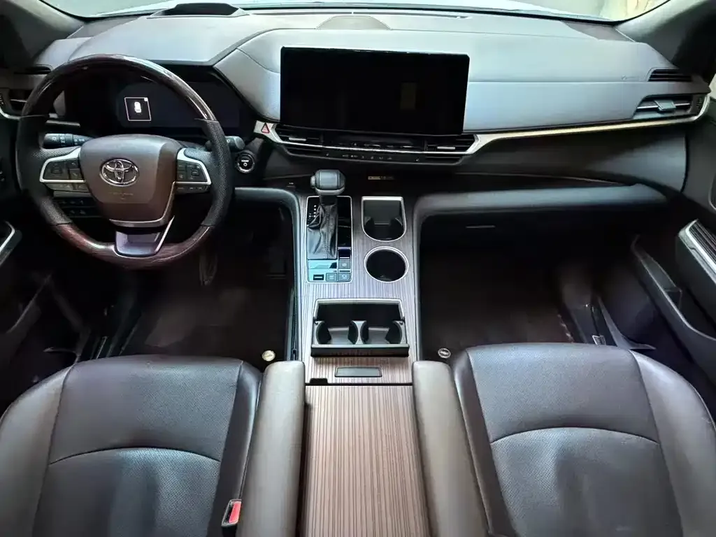 Toyota Granvia — фото 3