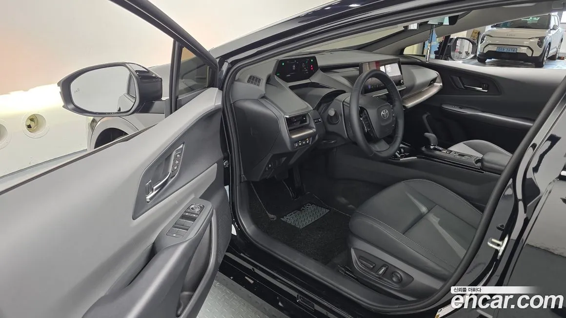 Toyota Prius 2024 из KR, фото 8