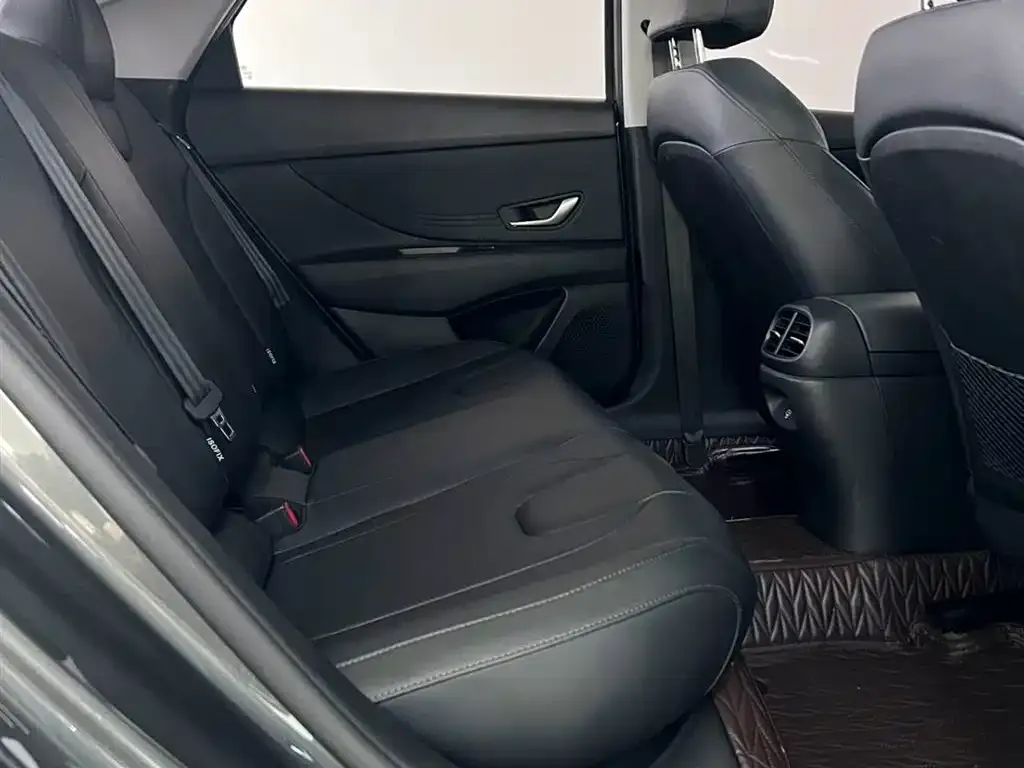 Hyundai Elantra — фото 3