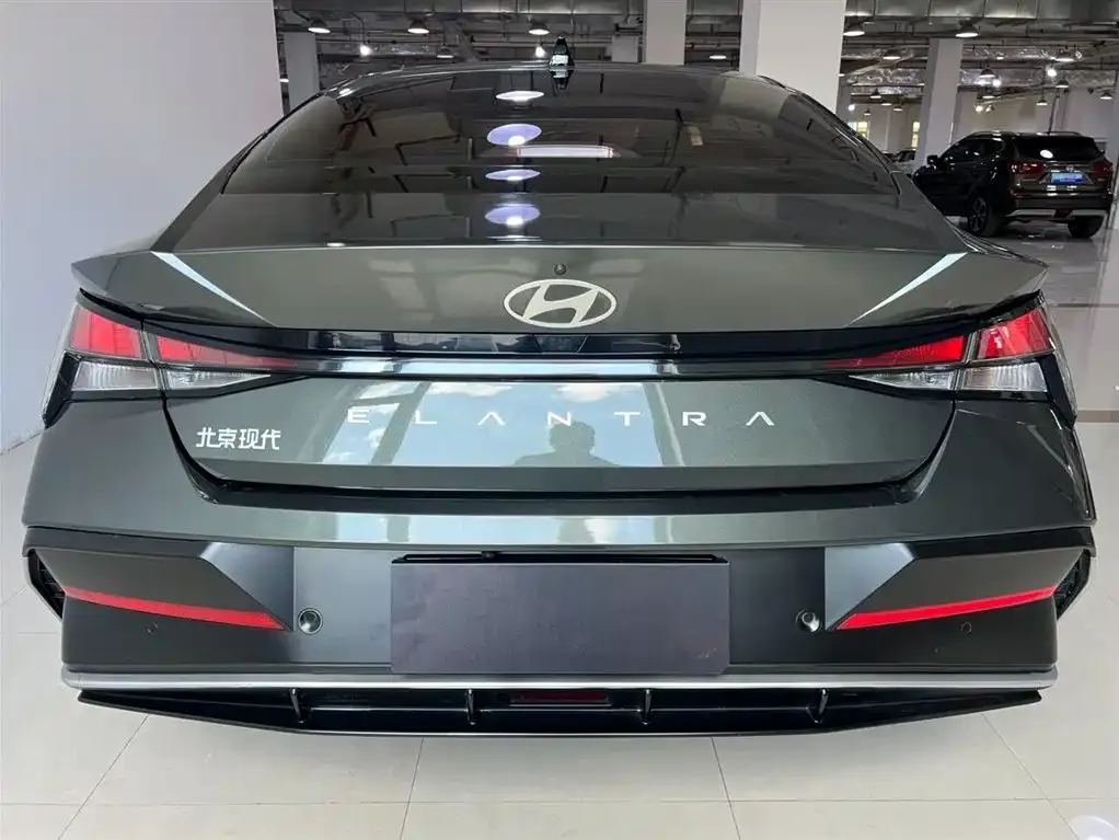 Hyundai Elantra — фото 5