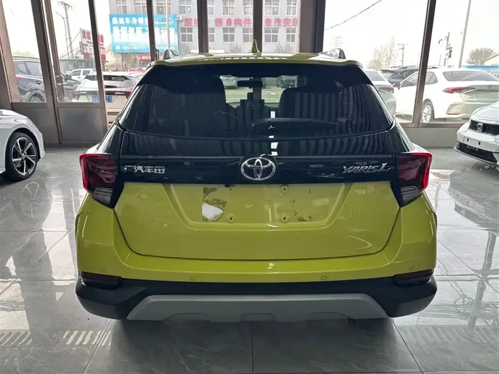 Toyota Yaris L — фото 8