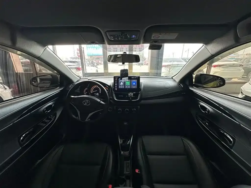 Toyota Yaris L — фото 3