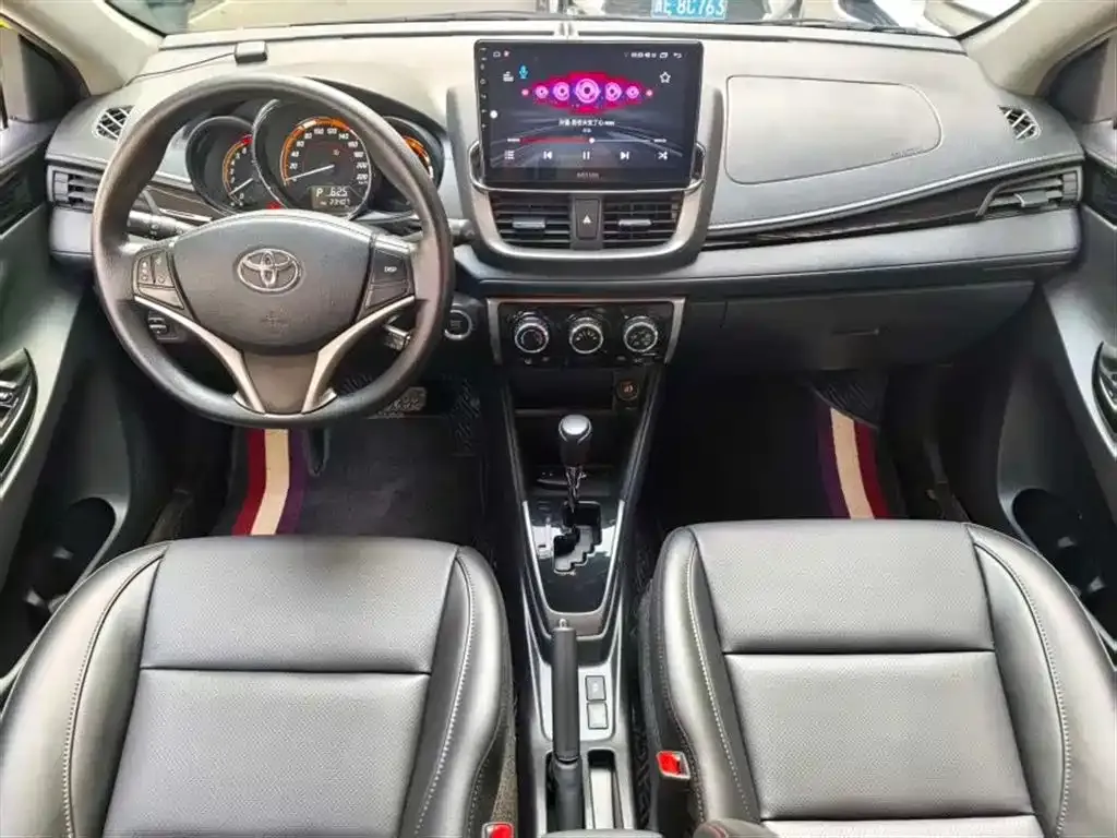 Toyota Yaris L — фото 4