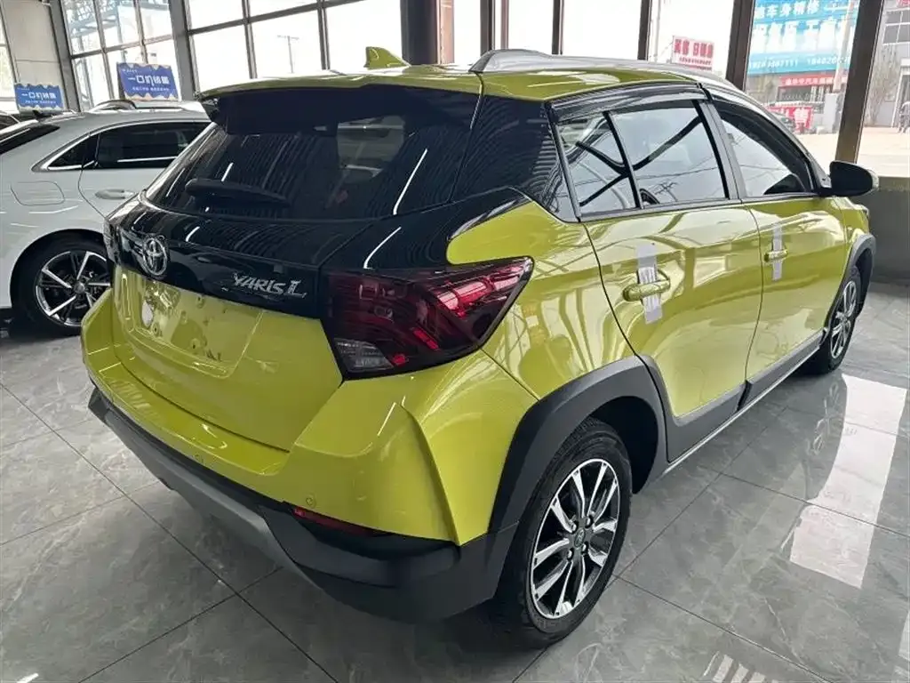 Toyota Yaris L — фото 9