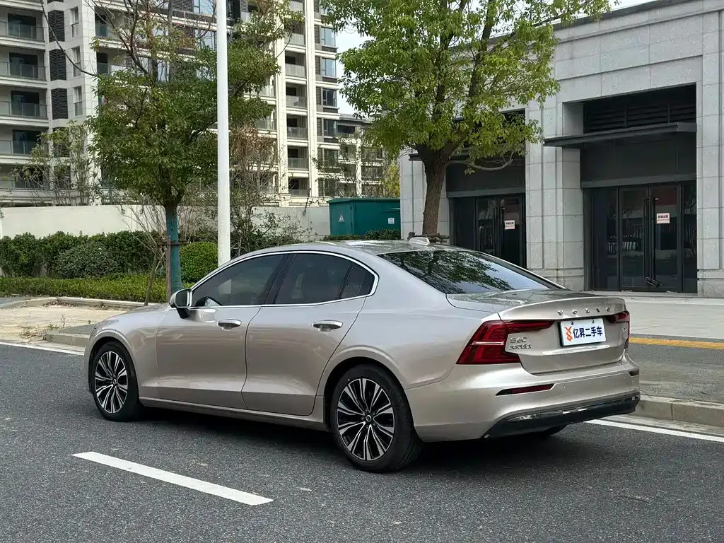 Volvo S60 2024 из CN, фото 10