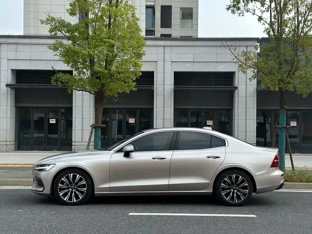 Volvo S60 2024 из CN, фото 9