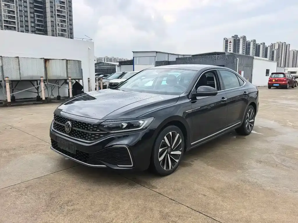 Volkswagen Passat — фото 1