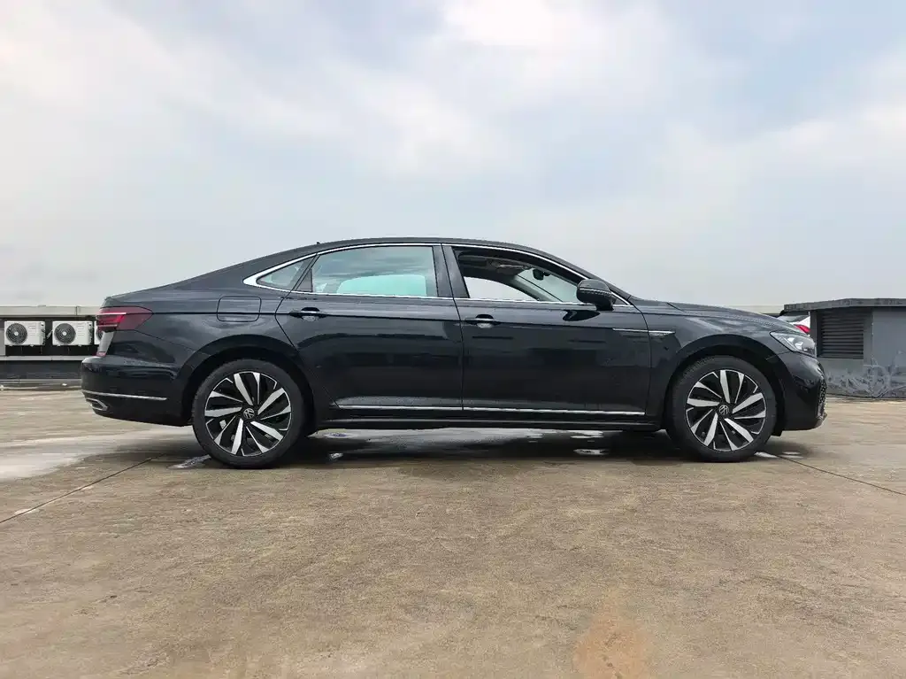 Volkswagen Passat — фото 5