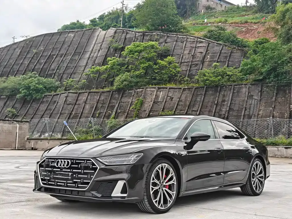 Audi A7L — фото 1