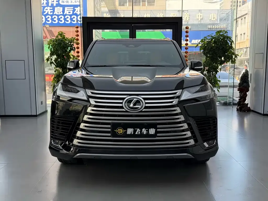 Lexus LX — фото 10