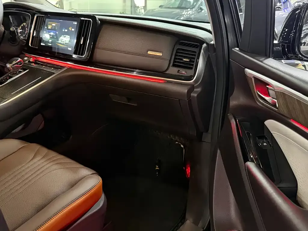 GAC Motor Trumpchi M8 — фото 10