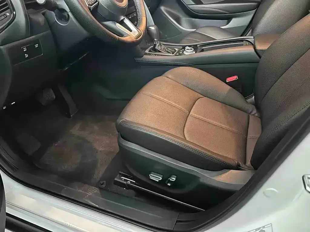 Mazda CX-4 — фото 10