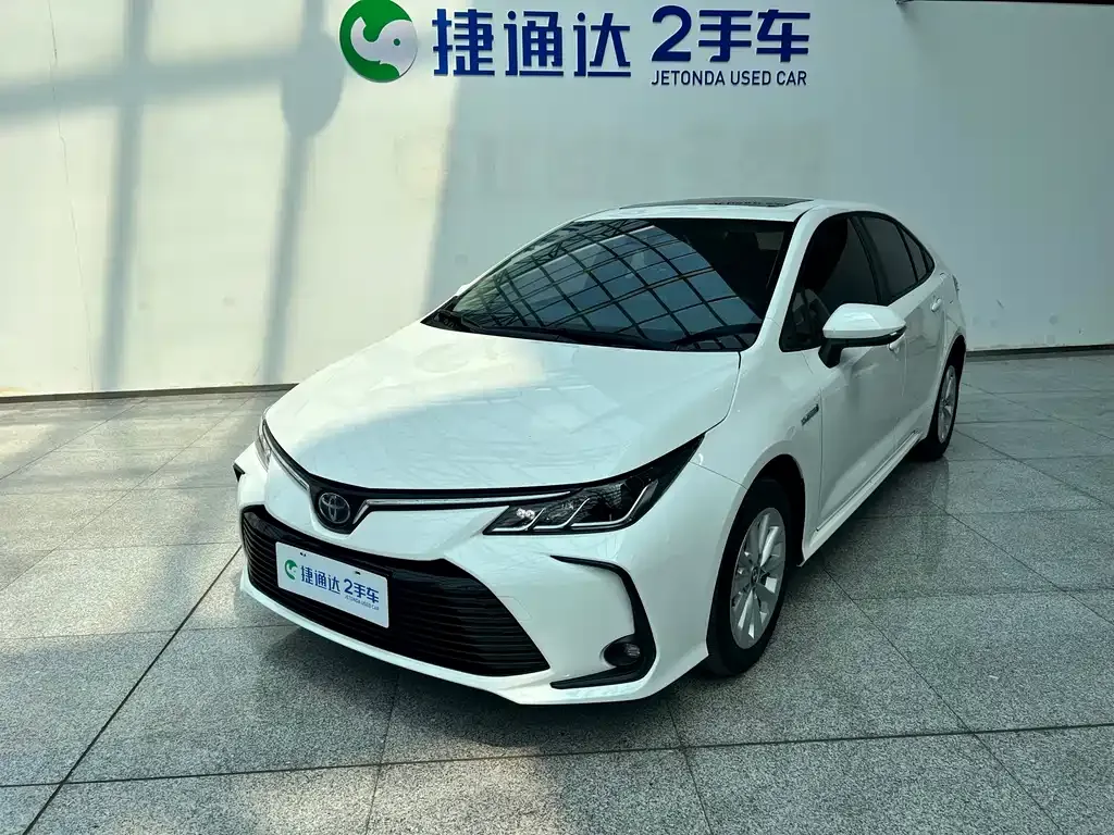Toyota Corolla — фото 1