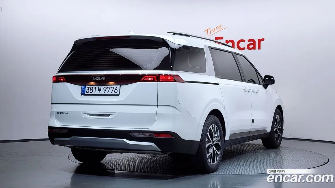 Kia Carnival — фото 5