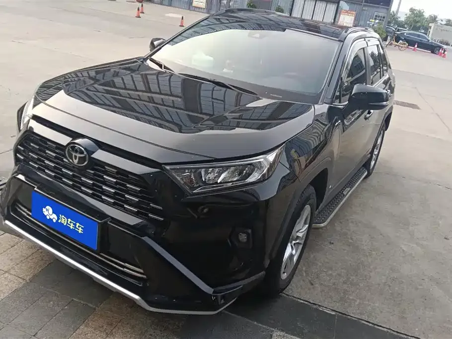 Toyota RAV4 — фото 1
