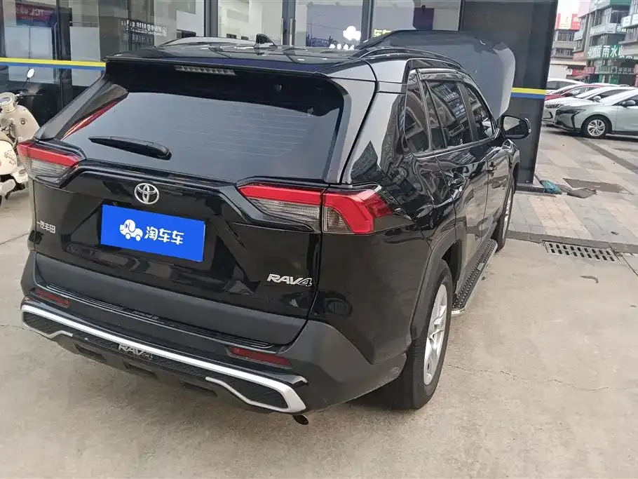 Toyota RAV4 — фото 9
