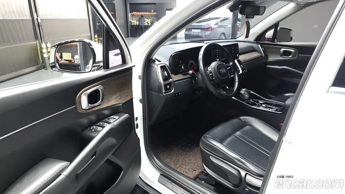 Kia Sorento — фото 6