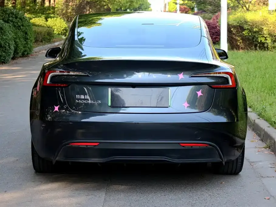 Tesla Model 3 — фото 9