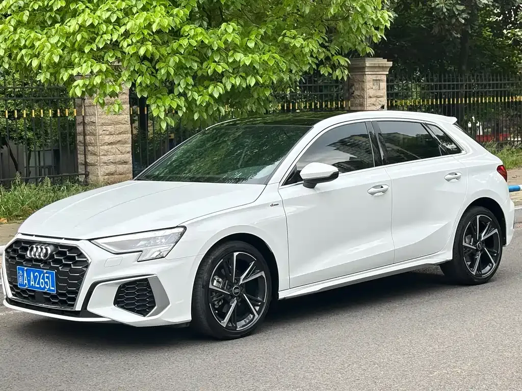 Audi A3 — фото 1
