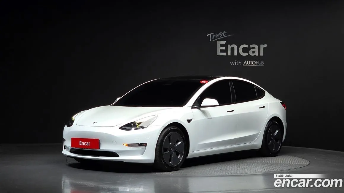 Tesla Model 3 — фото 1