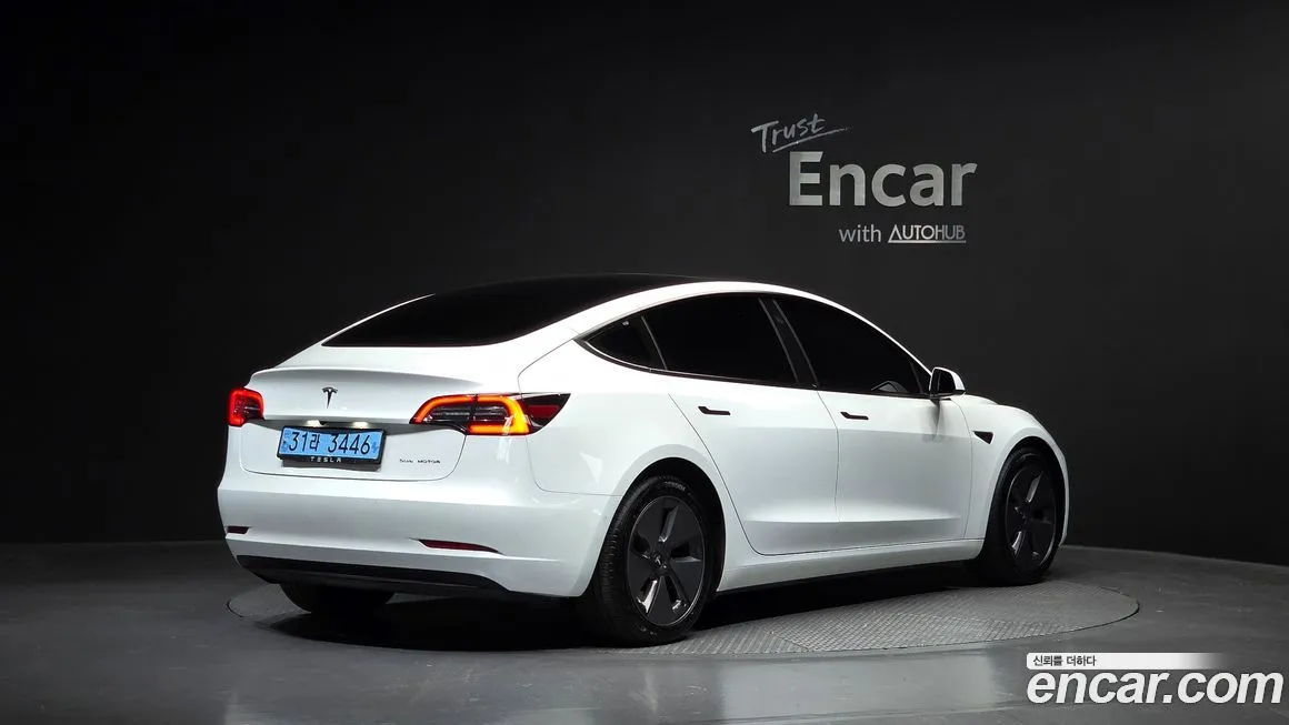 Tesla Model 3 — фото 2
