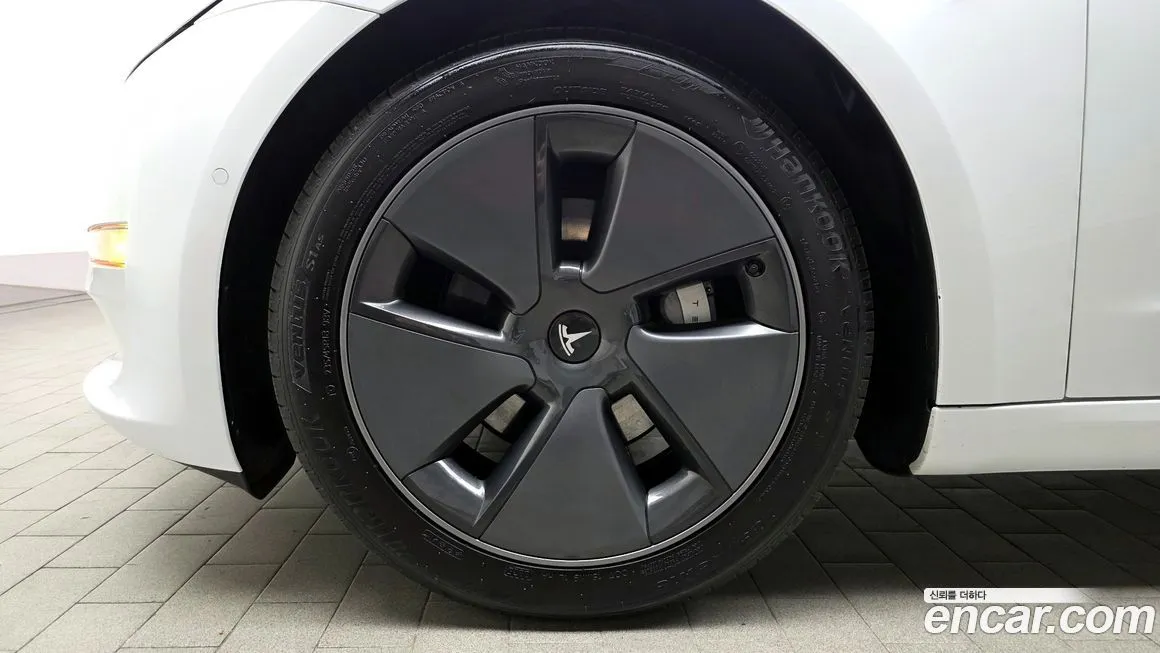 Tesla Model 3 — фото 9